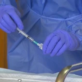 Sanidad descarta la vacuna de AstraZeneca para los mayores de 80 anos Sanidad descarta la vacuna de AstraZeneca para los mayores de 80 anos