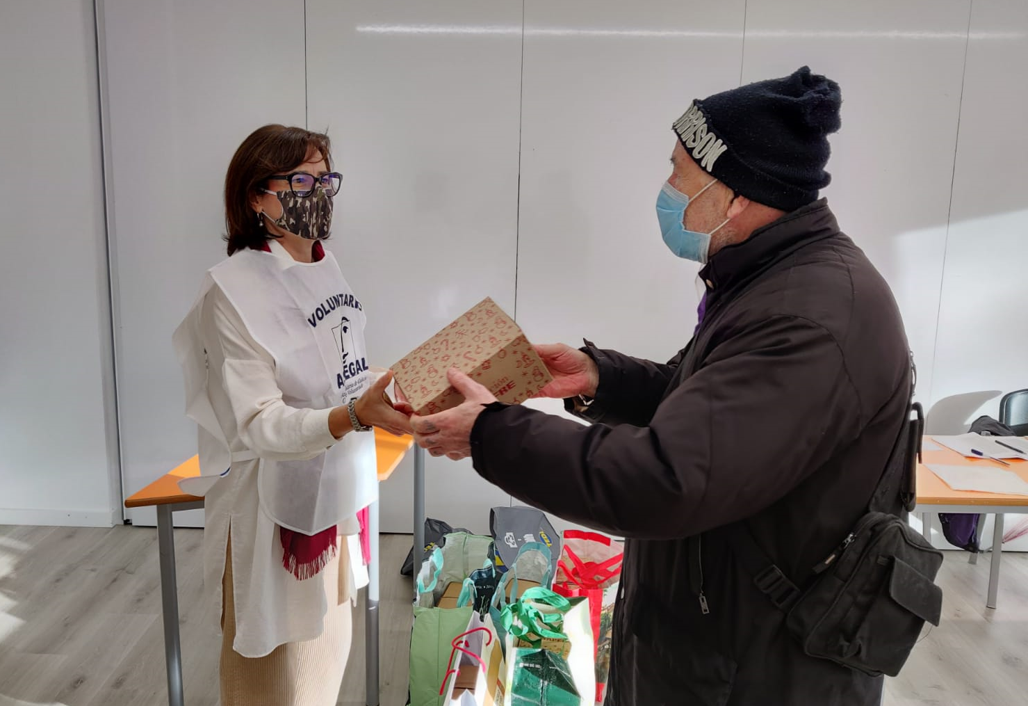 ASDEGAL 'regala una sonrisa por Navidad' a los más mayores ASDEGAL 'regala una sonrisa por Navidad' a los más mayores