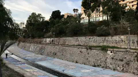 Ladera del río Vinalopó a su paso por el centro del casco urbano Elche. Ladera del río Vinalopó a su paso por el centro del casco urbano Elche.