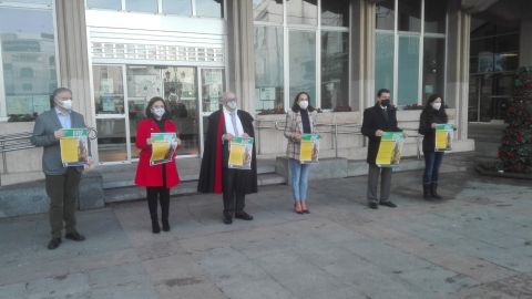 La AECC ha leído un manifiesto con la presencia de representantes del Ayuntamiento La AECC ha leído un manifiesto con la presencia de representantes del Ayuntamiento
