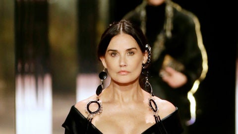 Demi Moore desfilando en Par&iacute;s 
