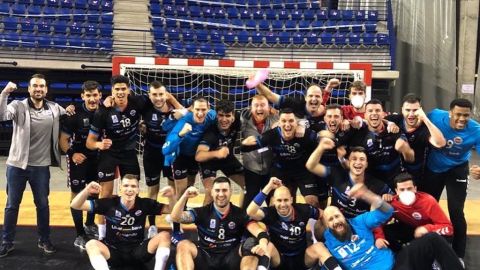 Liberbank Cantabria Sinf&iacute;n celebra su victoria en Logro&ntilde;o. Liga Asobal.
