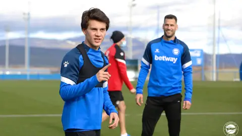 Facu Pellistri entrena con el Deportivo Alavés. Facu Pellistri entrena con el Deportivo Alavés.