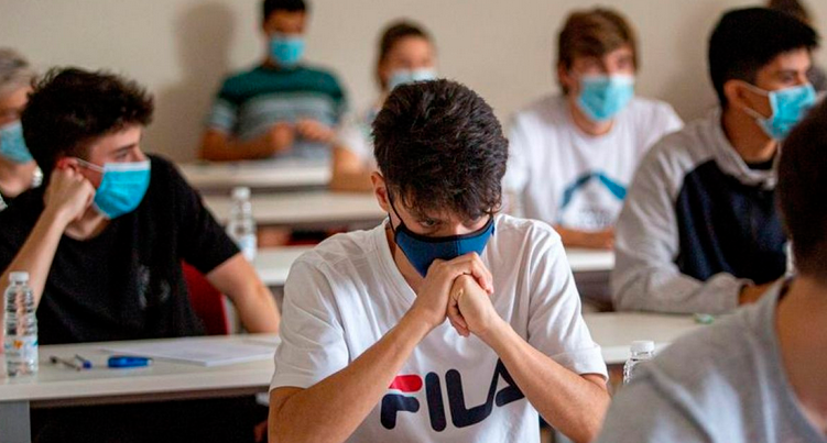 El Gobierno reduce al 5 la nota media para pedir una beca para cursar un máster universitario El Gobierno reduce al 5 la nota media para pedir una beca para cursar un máster universitario