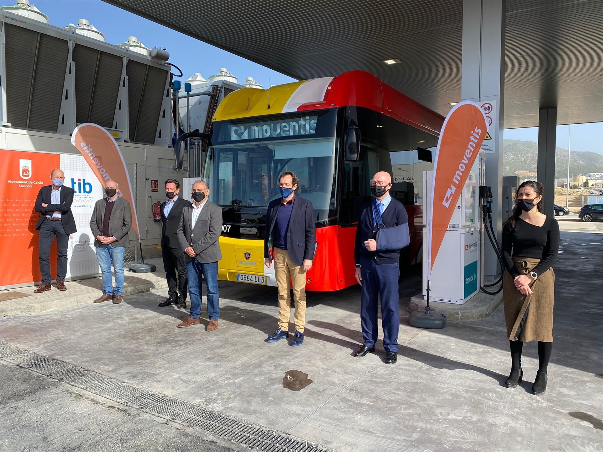 Presentan la nueva cochera-gasinera del TIB de Calvià, con capacidad para alojar 42 autobuses Presentan la nueva cochera-gasinera del TIB de Calvià, con capacidad para alojar 42 autobuses