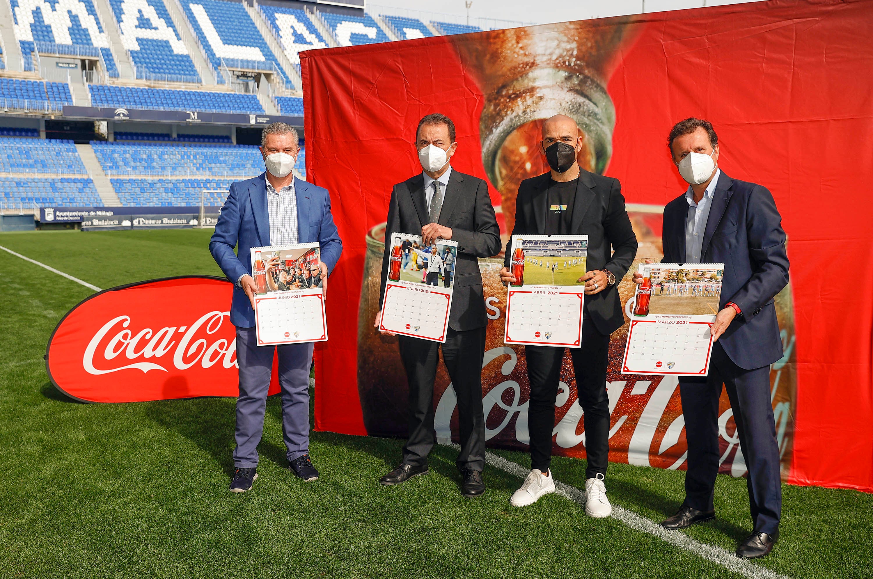 Coca-Cola y el Málaga CF rinden tributo a sus aficionados en el Calendario de 2021 Coca-Cola y el Málaga CF rinden tributo a sus aficionados en el Calendario de 2021