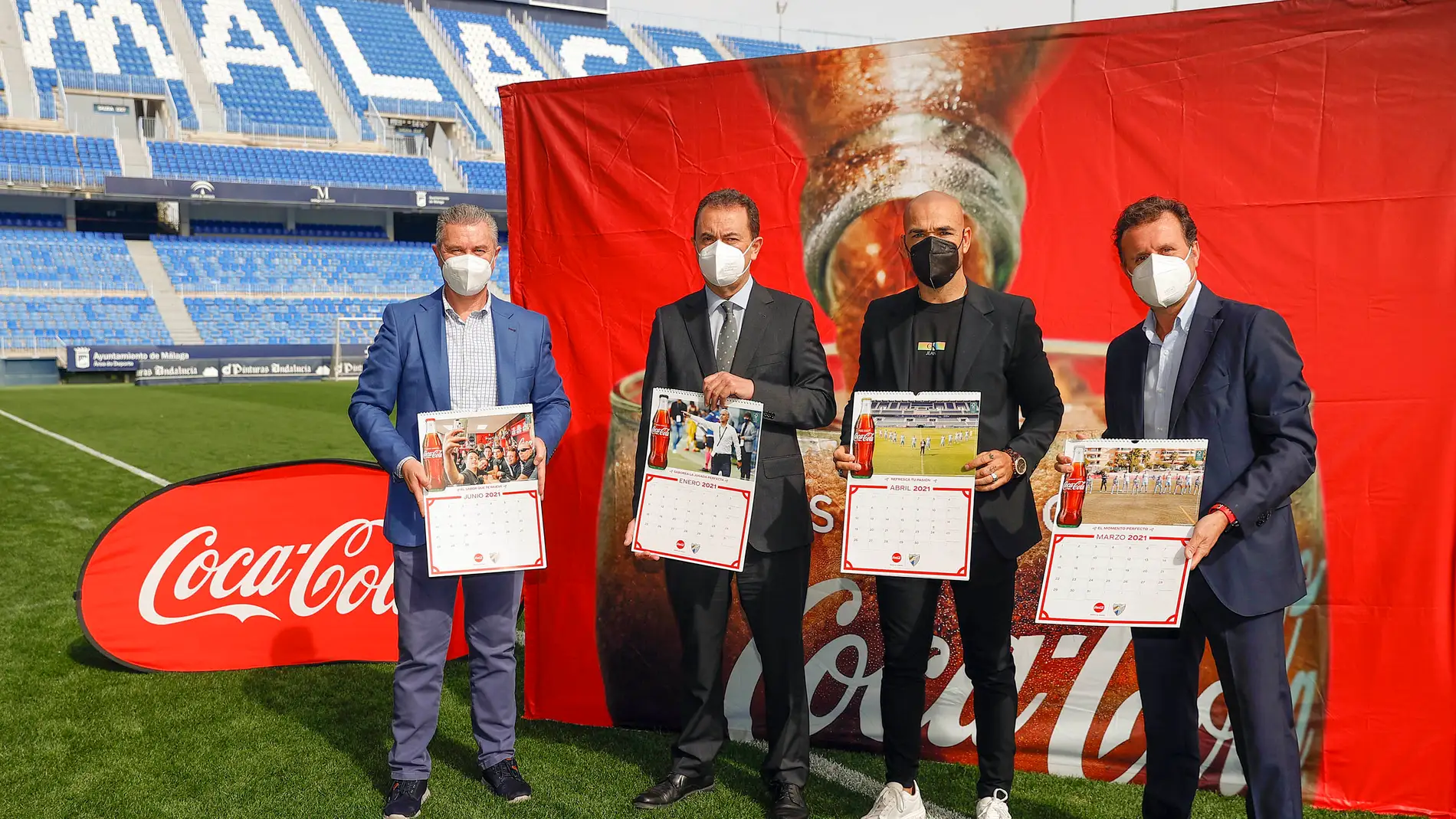 Coca-Cola y el Málaga CF rinden tributo a sus aficionados en el Calendario de 2021