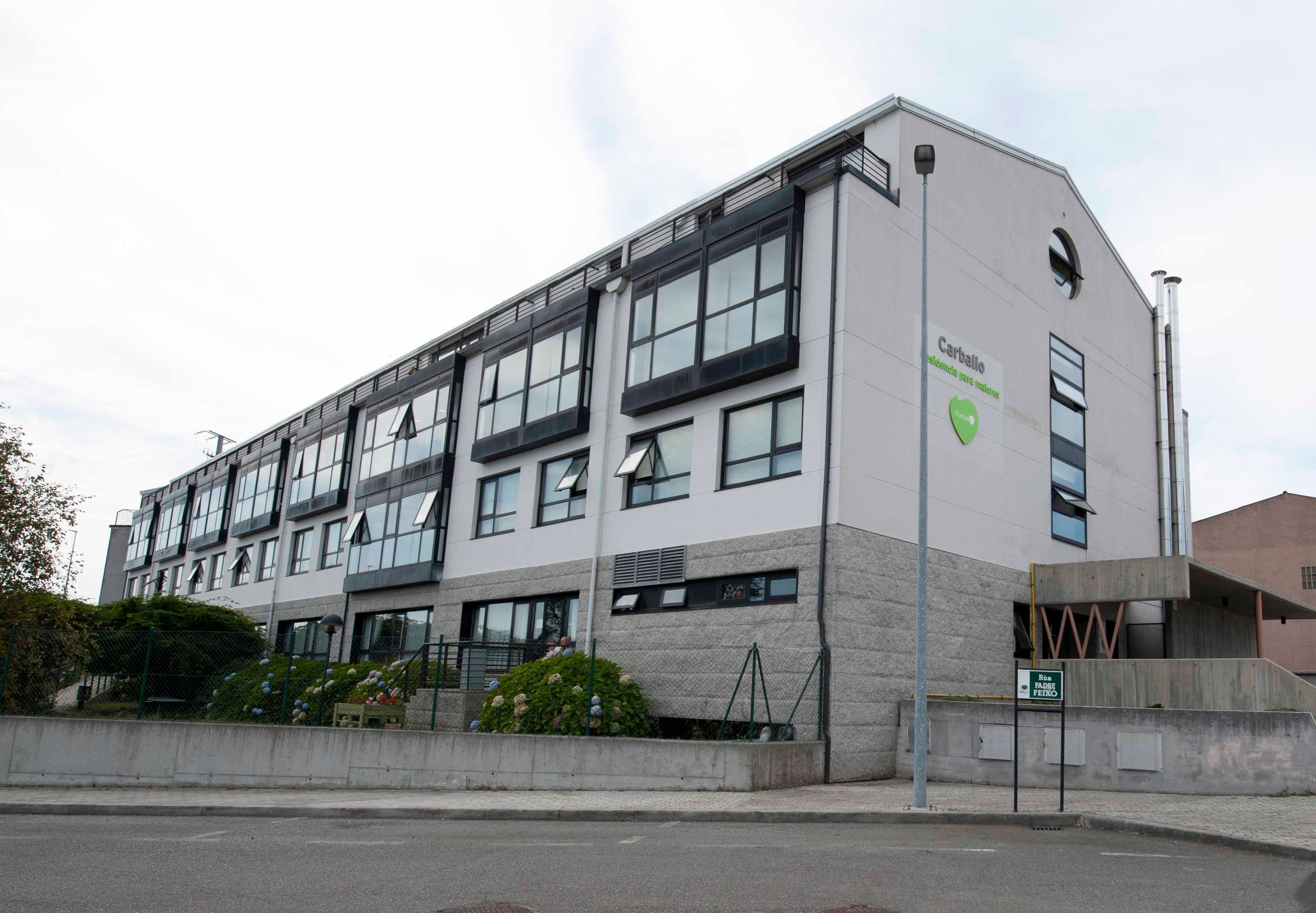 La Xunta da por controlado el brote en la residencia Domus Vi de Carballo La Xunta da por controlado el brote en la residencia Domus Vi de Carballo