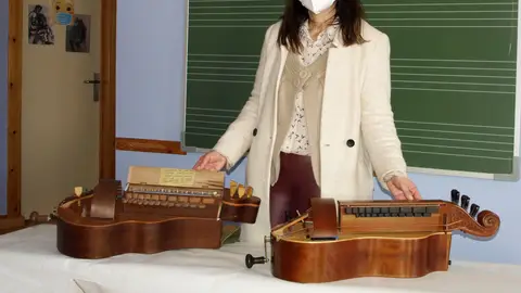 Donan dos zanfonas a la Escuela de Música Donan dos zanfonas a la Escuela de Música