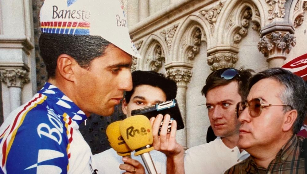 Miguel Indurain en Cuenca, en un final de etapa de la Vuelta ciclista a España 