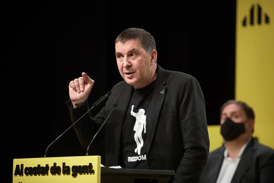 Las preguntas de Amón: "Dice Ábalos que Junqueras es como Mandela, ¿no habíamos quedado que nuestro Mandela es Otegi?" Las preguntas de Amón: "Dice Ábalos que Junqueras es como Mandela, ¿no habíamos quedado que nuestro Mandela es Otegi?"