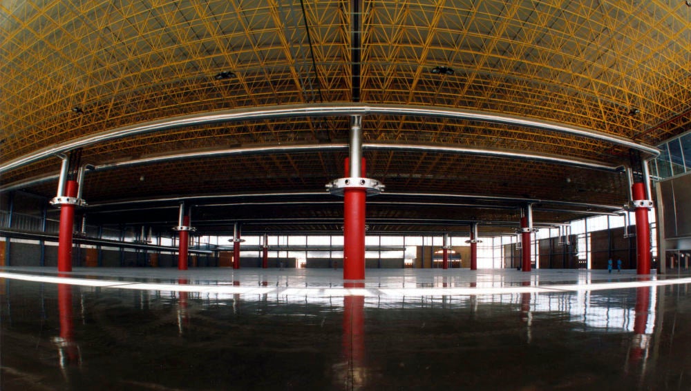 Interior de uno de los pabellones de IFA, espacio en el que quedarán estacionados los remolques refrigerados.