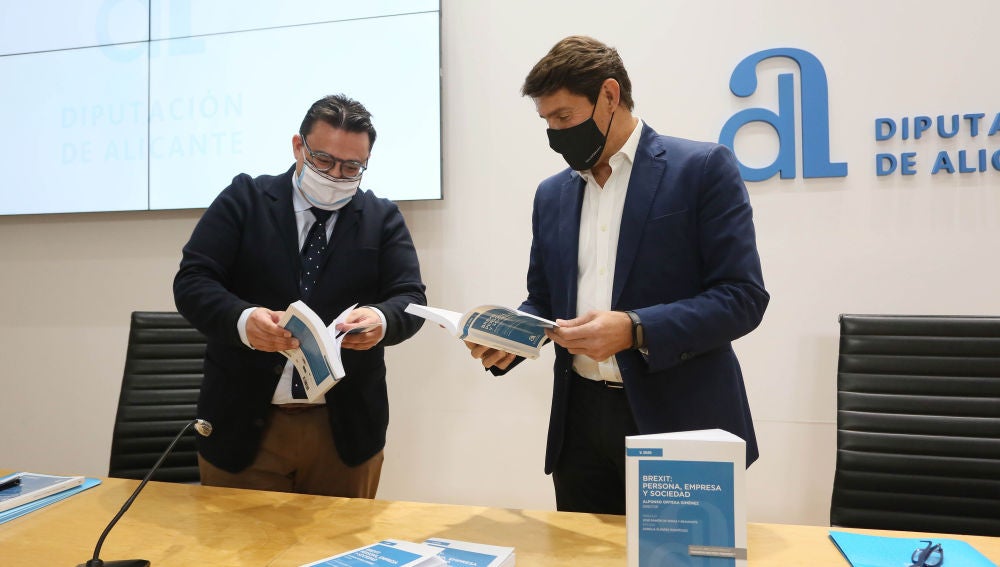 En el libro, coordinado por el director del Observatorio Provincial de la Inmigración, han participado 23 autores nacionales y extranjeros En el libro, coordinado por el director del Observatorio Provincial de la Inmigración, han participado 23 autores nacionales y extranjeros