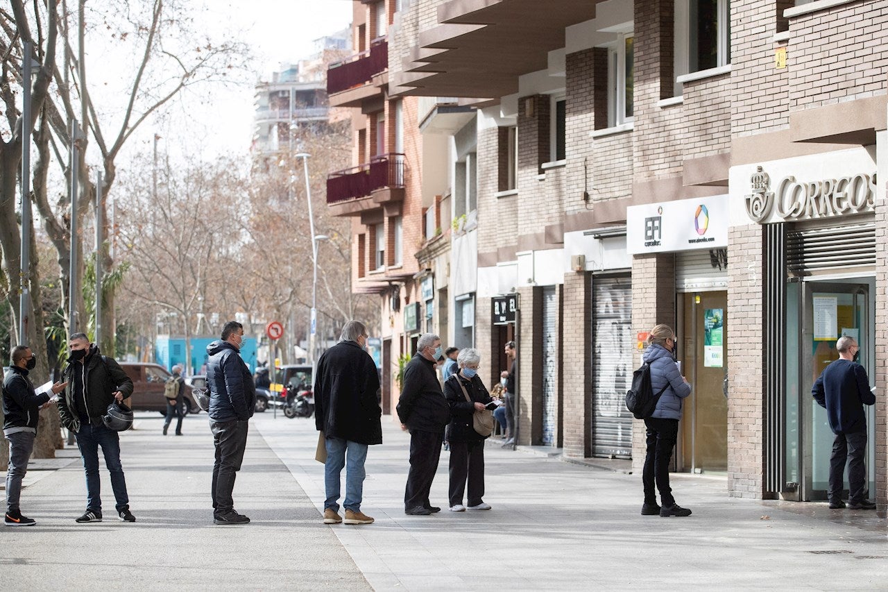 Correos abrirá por las tardes para facilitar el depósito del voto por correo en Cataluña Correos abrirá por las tardes para facilitar el depósito del voto por correo en Cataluña