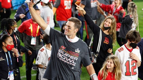 Tom Brady con sus hijos Vivian, Jack y Benjam&iacute;n y su mujer Gisele Bundchen