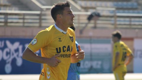 Jordi Sánchez con la camiseta del UCAM Murcia CF