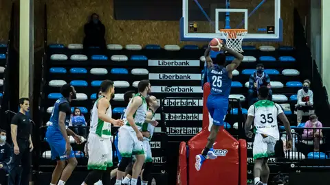 Norelia realiza un mate en el partido frente al Cáceres Norelia realiza un mate en el partido frente al Cáceres
