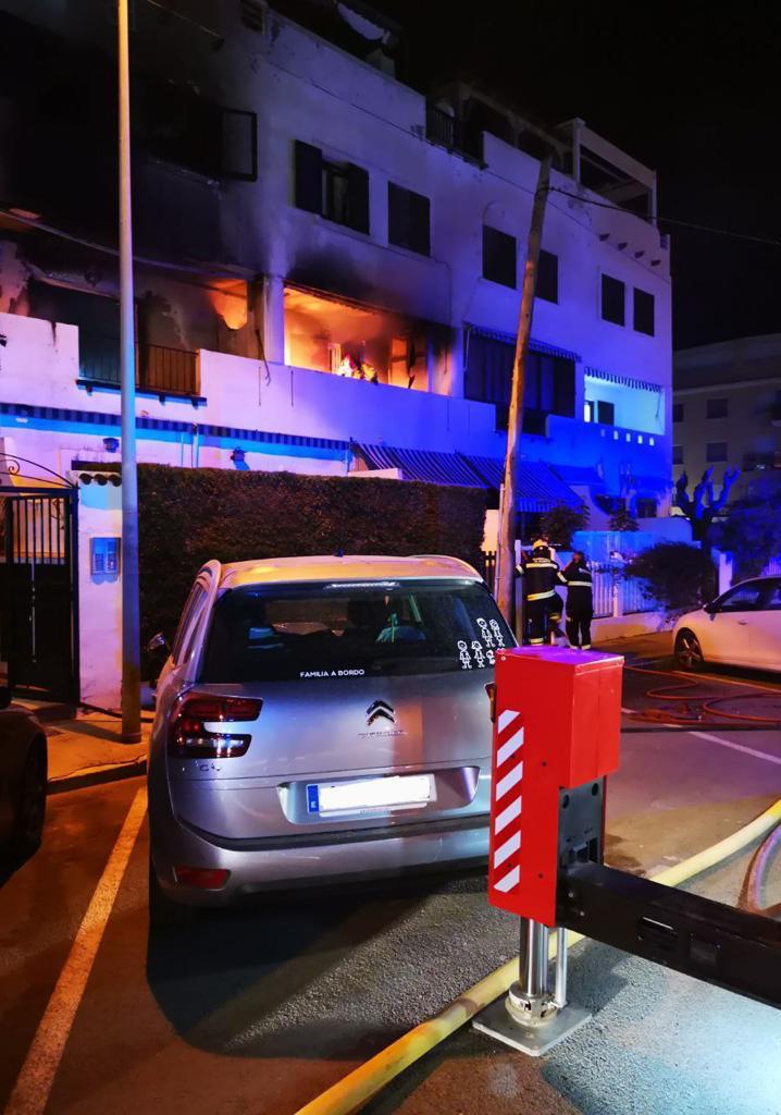 Una mujer fallecida a consecuencia del incendio declarado esta madrugada en una vivienda Una mujer fallecida a consecuencia del incendio declarado esta madrugada en una vivienda