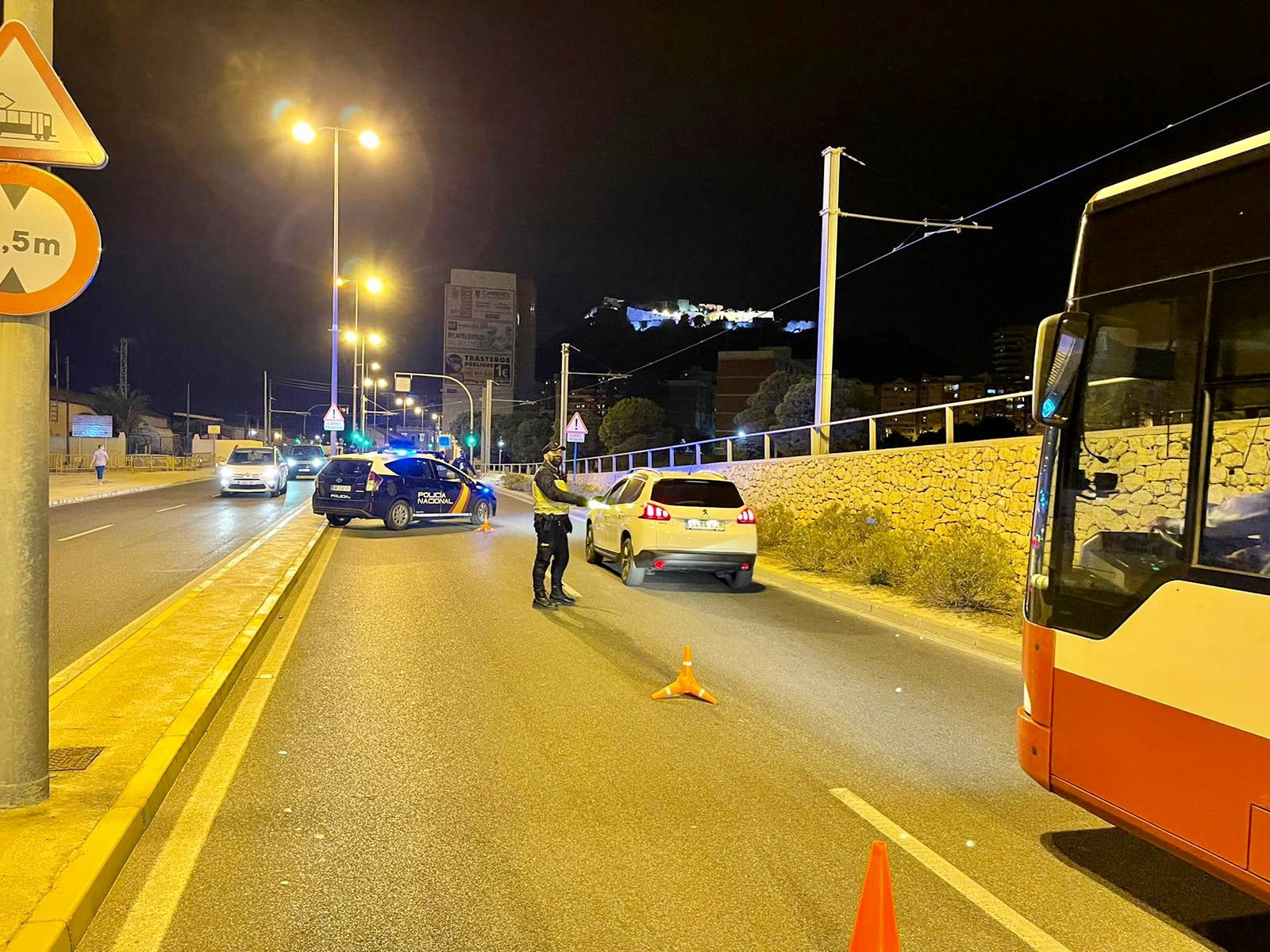 La Policía Local impone 147 denuncias por quebrantar el cierre perimetral de la ciudad de Alicante La Policía Local impone 147 denuncias por quebrantar el cierre perimetral de la ciudad de Alicante