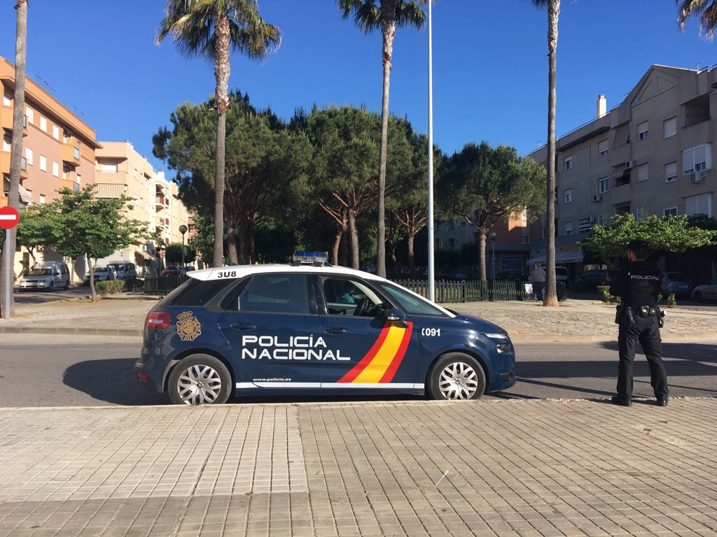 Detenidos dos presuntos culpables de cuatro robos con fuerza en Rota Detenidos dos presuntos culpables de cuatro robos con fuerza en Rota