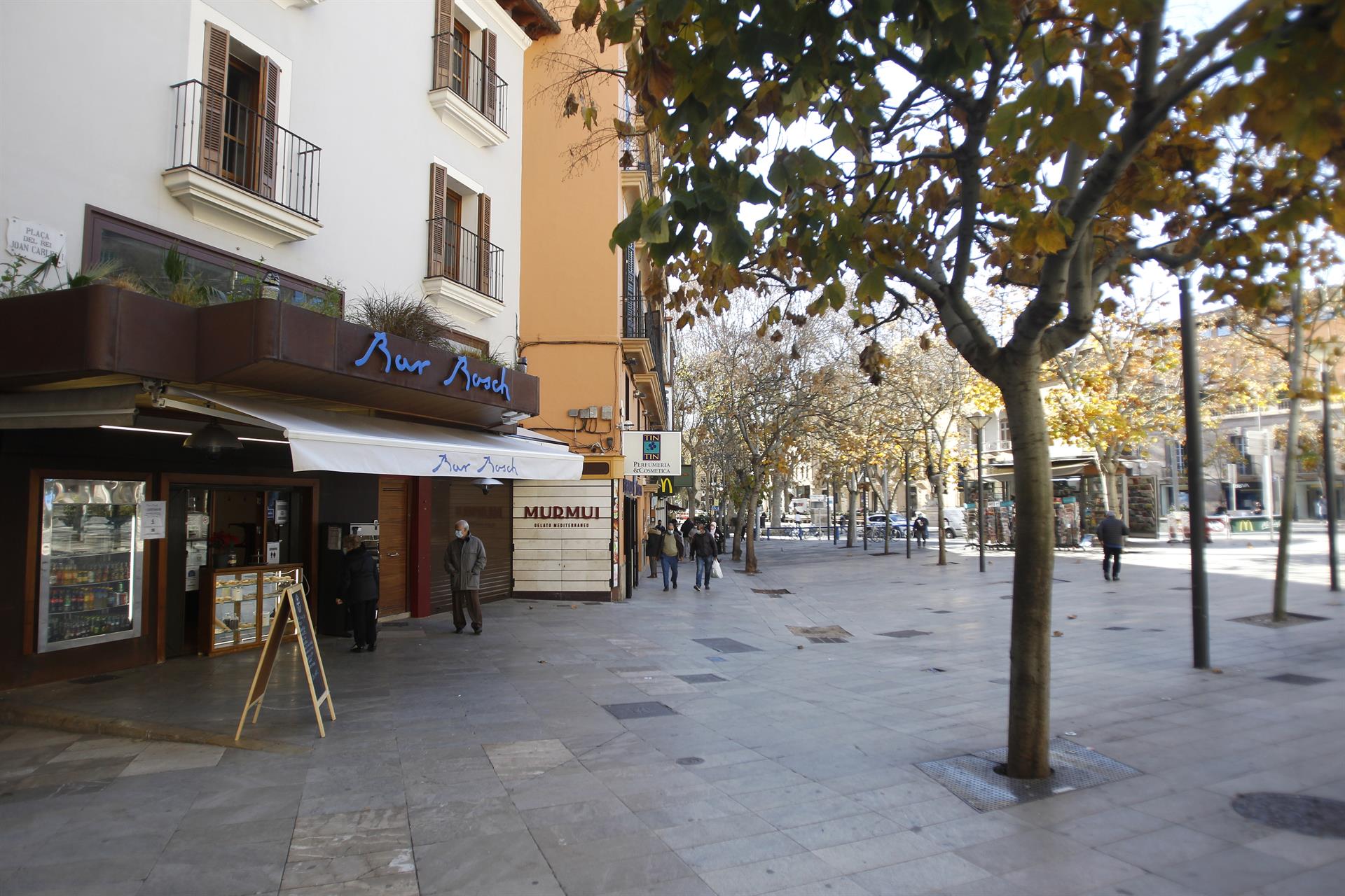 El Govern revisa esta semana las restricciones en la restauración para comenzar una desescalada "con prudencia" El Govern revisa esta semana las restricciones en la restauración para comenzar una desescalada "con prudencia"