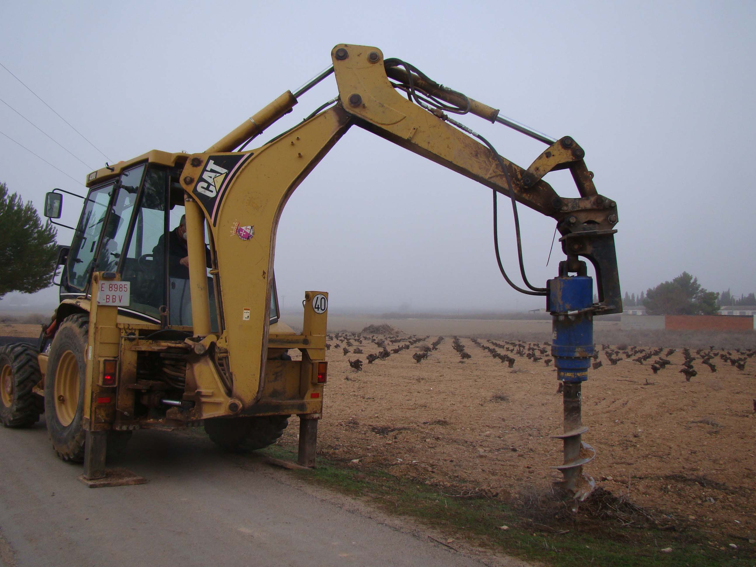 El Consistorio quintanareño lleva a cabo trabajos para deshacer los tocones de los árboles El Consistorio quintanareño lleva a cabo trabajos para deshacer los tocones de los árboles