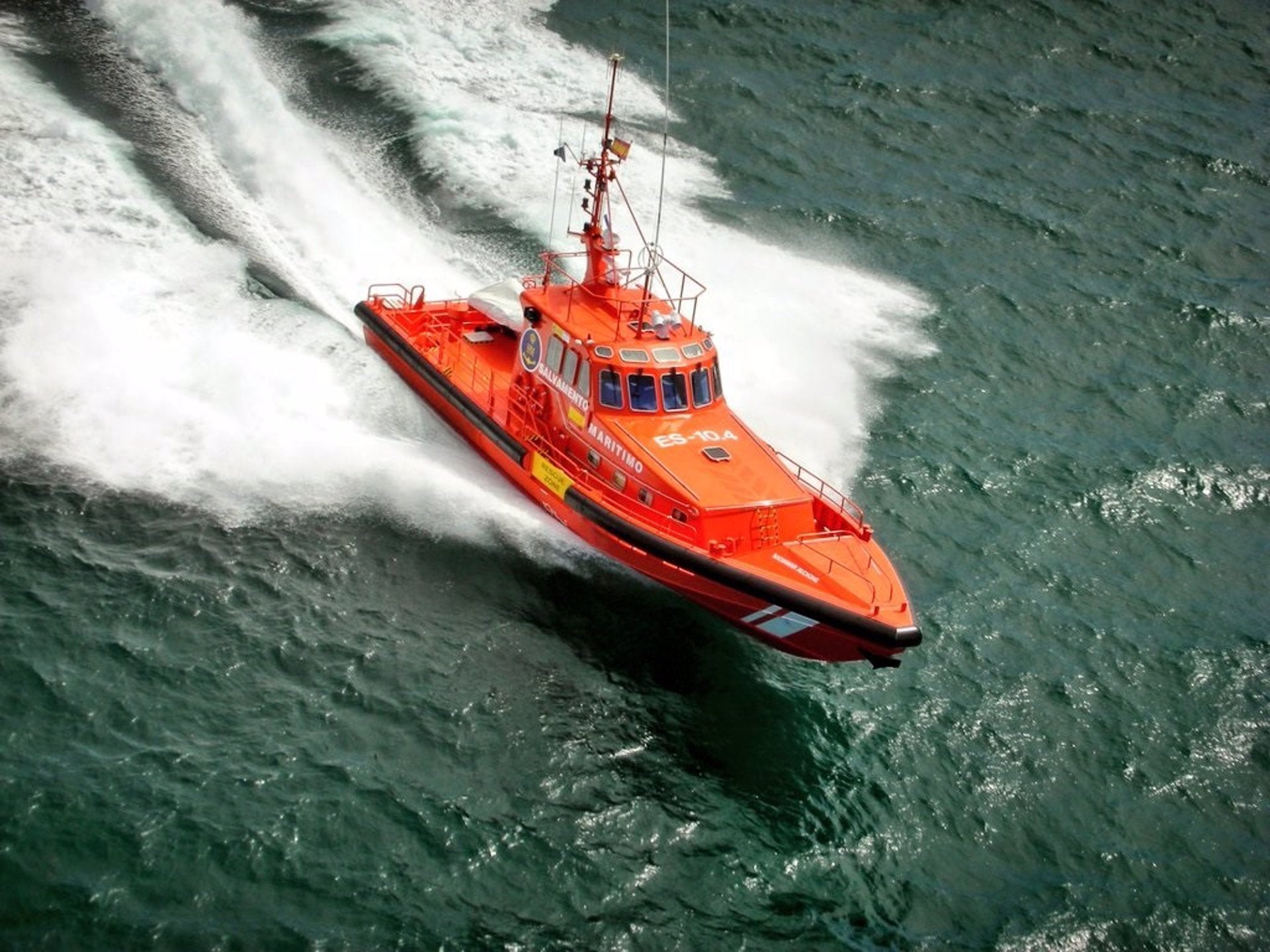 Rescatadas nueve personas de un velero que ha colisionado contra las rocas durante el temporal en Formentera Rescatadas nueve personas de un velero que ha colisionado contra las rocas durante el temporal en Formentera