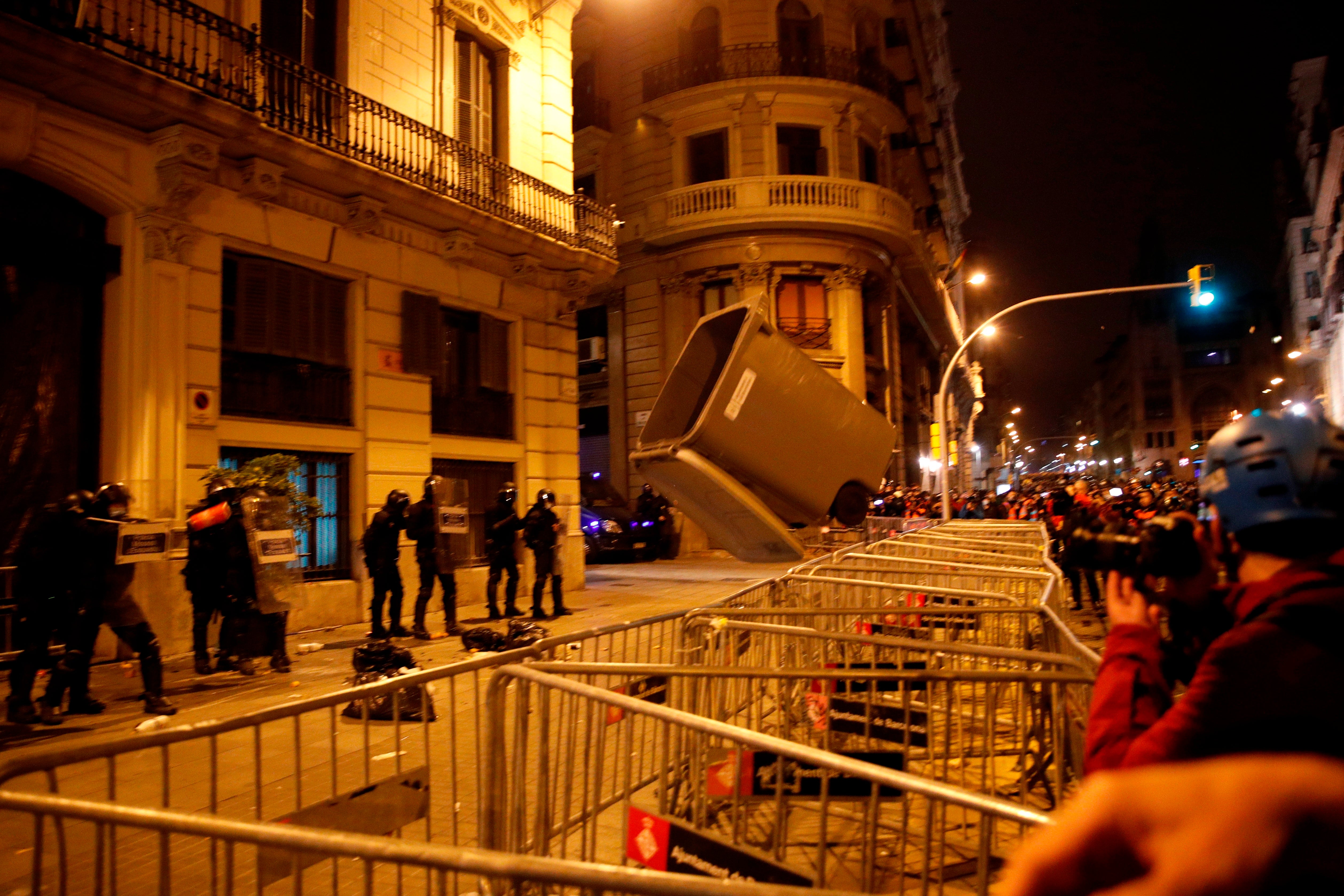 Interessa als polítics que al carrer hi hagi aldarulls? Interessa als polítics que al carrer hi hagi aldarulls?