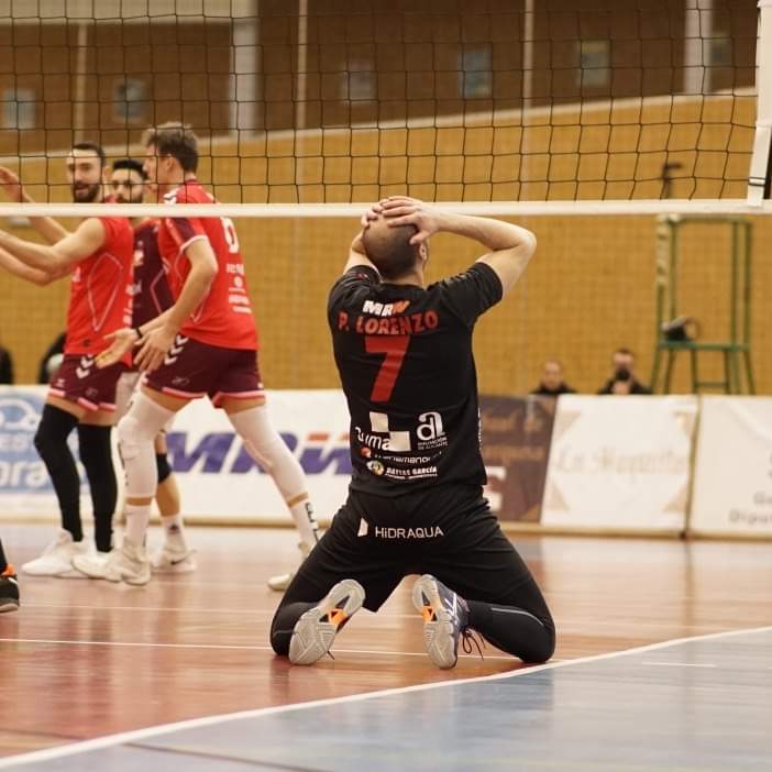 El Club Voleibol Almoradí desciende de categoría tras perder contra el Emevé Lugo El Club Voleibol Almoradí desciende de categoría tras perder contra el Emevé Lugo