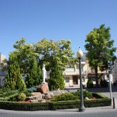 Corte de una de las calles más transitadas del centro de Alcázar desde la Plaza del Altozano