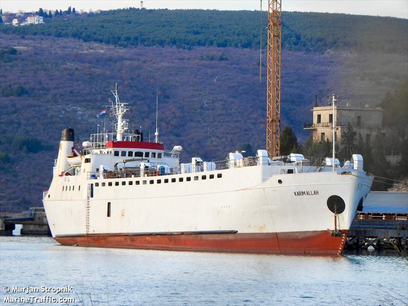 El Ministerio de Agricultura, Pesca y Alimentación ha obligado a la Autoridad Portuaria a suspender provisionalmente todas las exportaciones de ganado por mar desde Cartagena El Ministerio de Agricultura, Pesca y Alimentación ha obligado a la Autoridad Portuaria a suspender provisionalmente todas las exportaciones de ganado por mar desde Cartagena