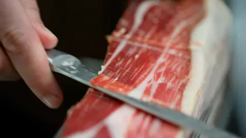 Detalle del corte de jamón ibérico Detalle del corte de jamón ibérico