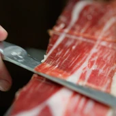 Detalle del corte de jamón ibérico Detalle del corte de jamón ibérico
