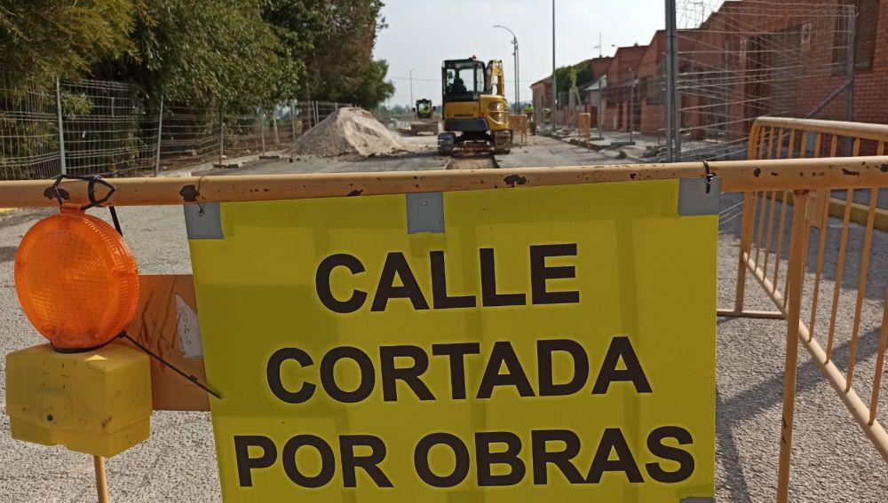 Las obras sustituirán las actuales conducciones de hormigón por nuevos materiales para acabar con las pérdidas de agua e infiltraciones al subsuelo Las obras sustituirán las actuales conducciones de hormigón por nuevos materiales para acabar con las pérdidas de agua e infiltraciones al subsuelo