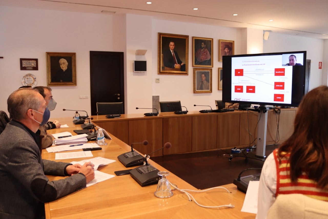 Ajuntament i gestories agilitzen la concessió d´ajudes als sectors afectats per la crisi Ajuntament i gestories agilitzen la concessió d´ajudes als sectors afectats per la crisi