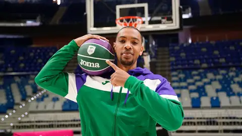 Malcom Thomson en un momento de su presentación en Málaga Unicaja Baloncesto