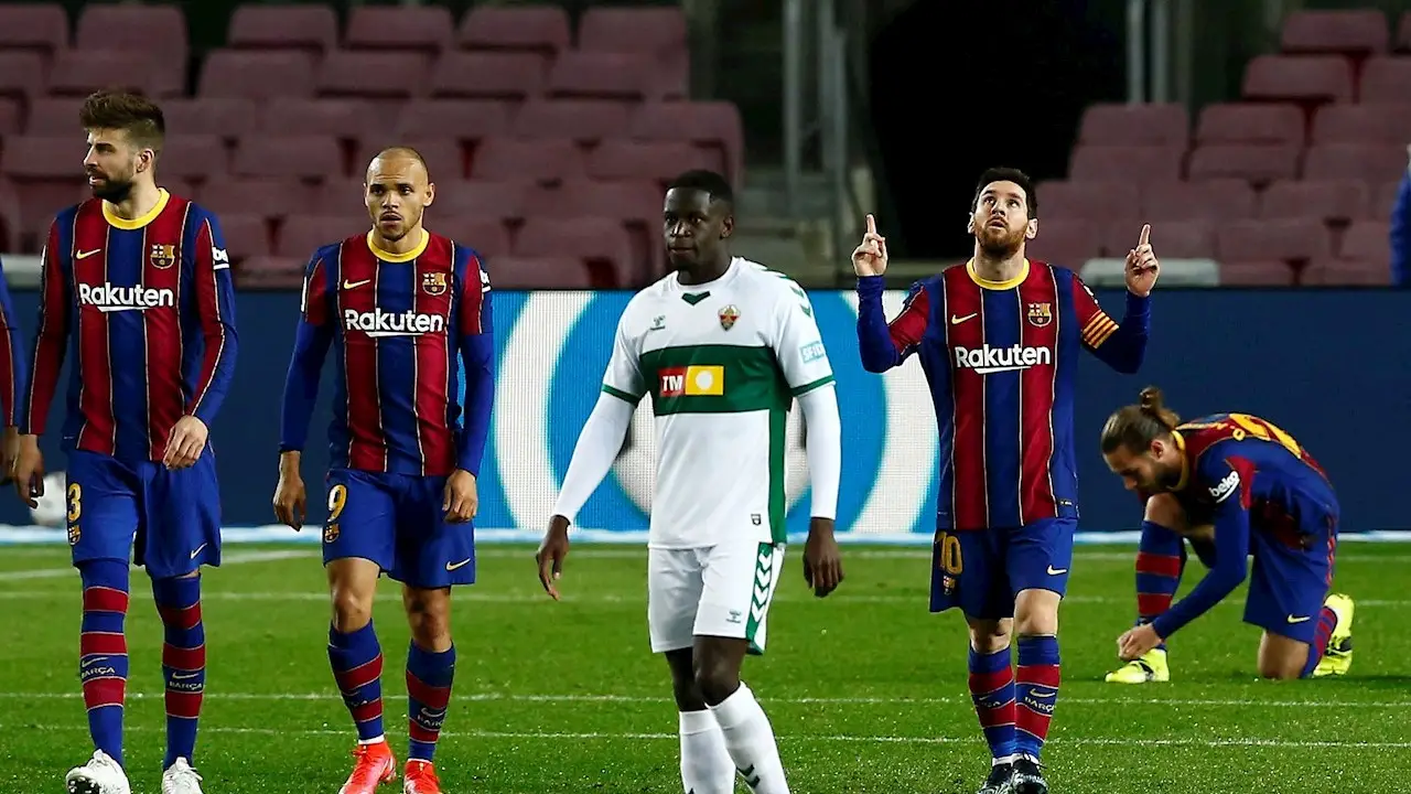 Messi celebra uno de sus goles ante el Elche Messi celebra uno de sus goles ante el Elche