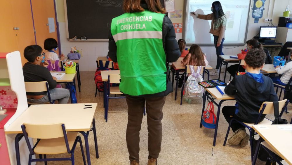 Resultado del estudio de medición de los parámetros de CO2, temperatura y humedad relativa realizado en las aulas de los colegios, institutos y locales de organismos públicos de todo el término municipal de Orihuela Resultado del estudio de medición de los parámetros de CO2, temperatura y humedad relativa realizado en las aulas de los colegios, institutos y locales de organismos públicos de todo el término municipal de Orihuela