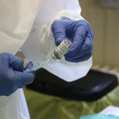 La vacuna és la gran solució davant la covid19. La vacuna és la gran solució davant la covid19.
