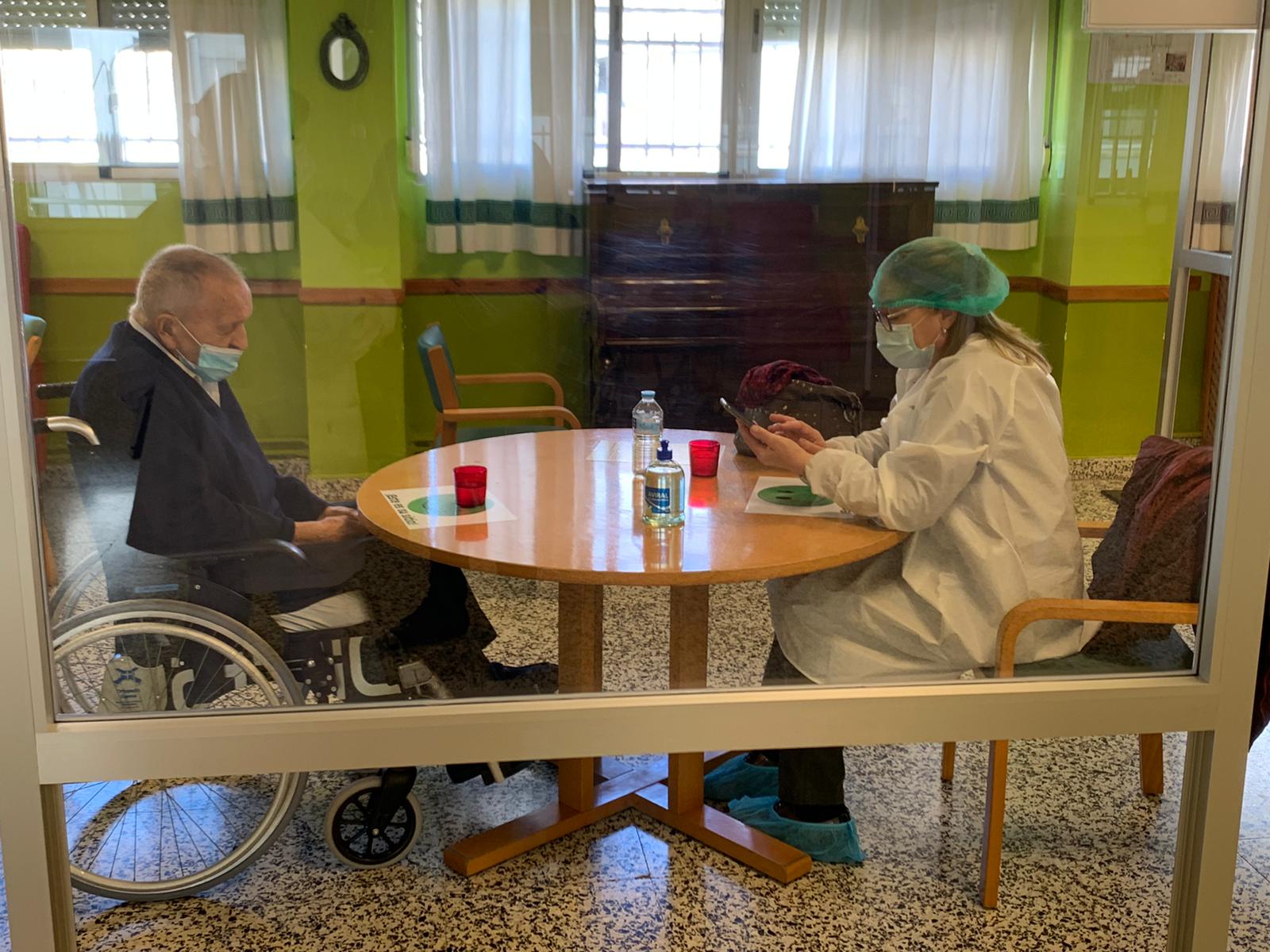 Retoman las visitas en la residencia "Sagrado Corazón" de Cuenca Retoman las visitas en la residencia "Sagrado Corazón" de Cuenca