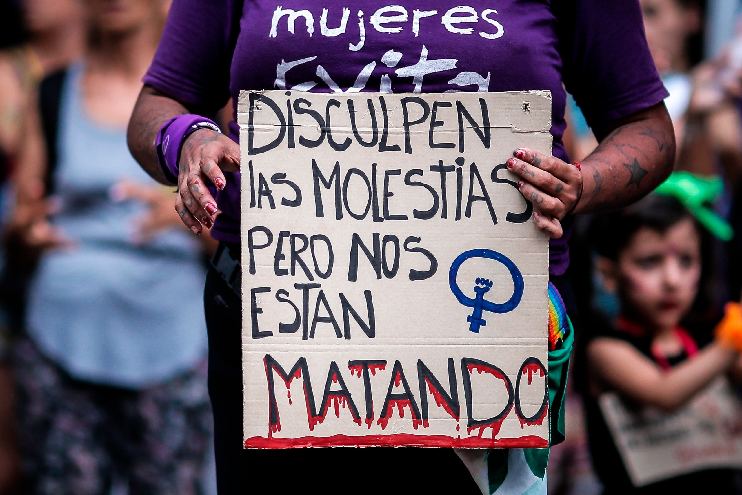 Cristina Rivera Garza pide justicia para su hermana en 'El invencible verano de Liliana' Cristina Rivera Garza pide justicia para su hermana en 'El invencible verano de Liliana'