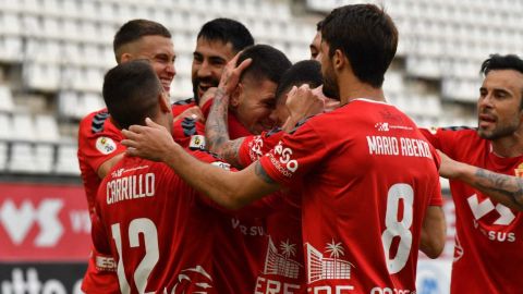 El Real Murcia celebra un gol de Alberto Toril