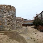 Imagen del Molino Sidrón al fondo Imagen del Molino Sidrón al fondo