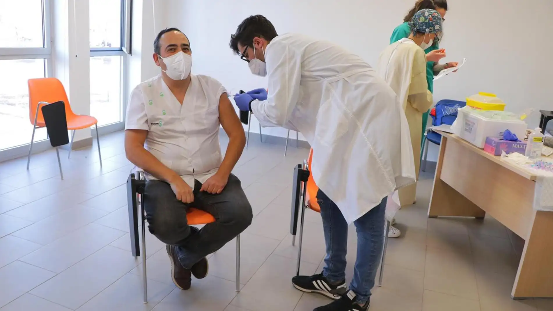 Equipo de vacunación en la gerencia de Alcázar