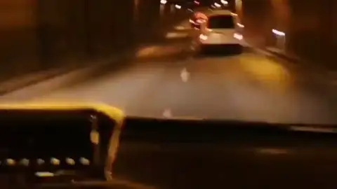 Conducción temeraria en la M-30: casi arrolla una moto y sube el vídeo a sus redes sociales Conducción temeraria en la M-30: casi arrolla una moto y sube el vídeo a sus redes sociales