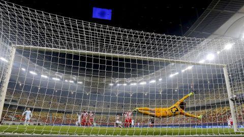 Giroud marca ante Oblak