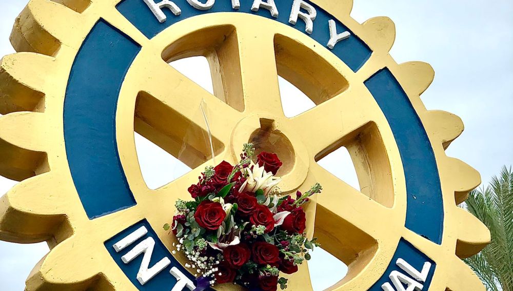 Como cada año, los miembros del Rotary Club Torrevieja conmemoran la fecha del aniversario rotario en el mismo lugar Como cada año, los miembros del Rotary Club Torrevieja conmemoran la fecha del aniversario rotario en el mismo lugar