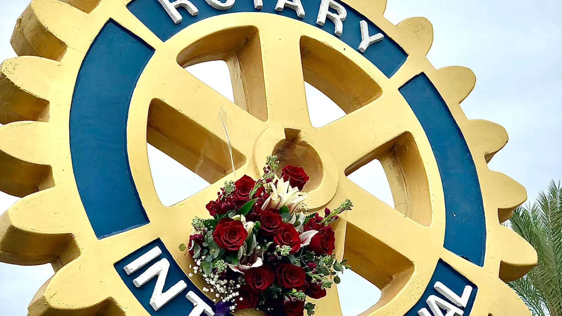 Como cada año, los miembros del Rotary Club Torrevieja conmemoran la fecha del aniversario rotario en el mismo lugar 