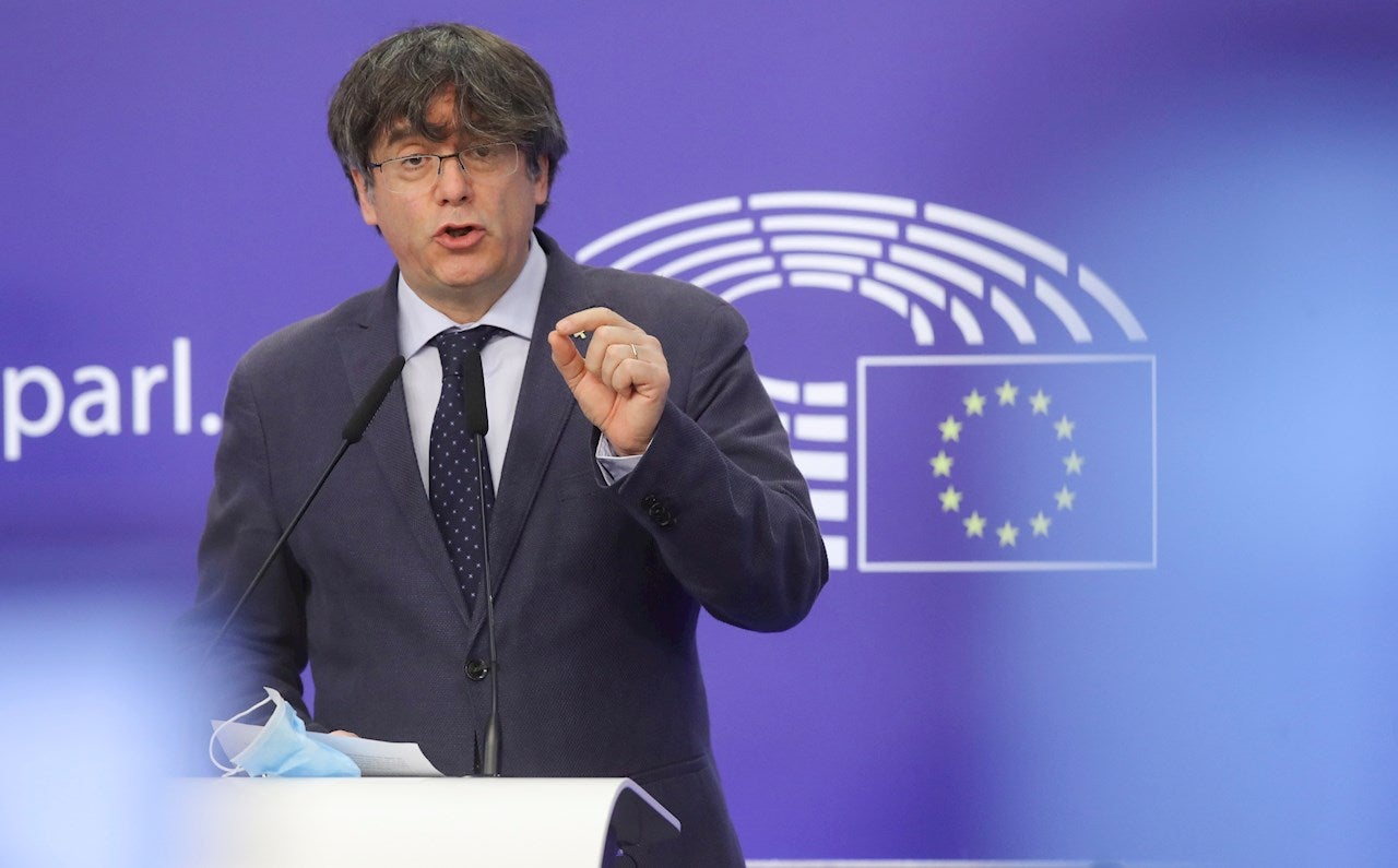 Puigdemont dice sentirse víctima de una confabulación en la que el Estado español manipula al resto de Europa Puigdemont dice sentirse víctima de una confabulación en la que el Estado español manipula al resto de Europa