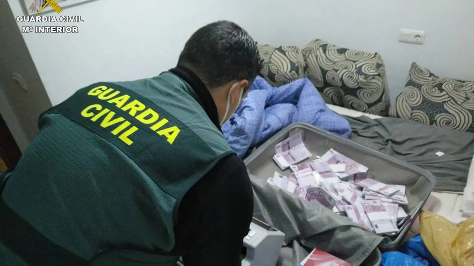 La Guardia Civil destapa una estafa de 50.000 euros con cuatro detenidos en Torrevieja